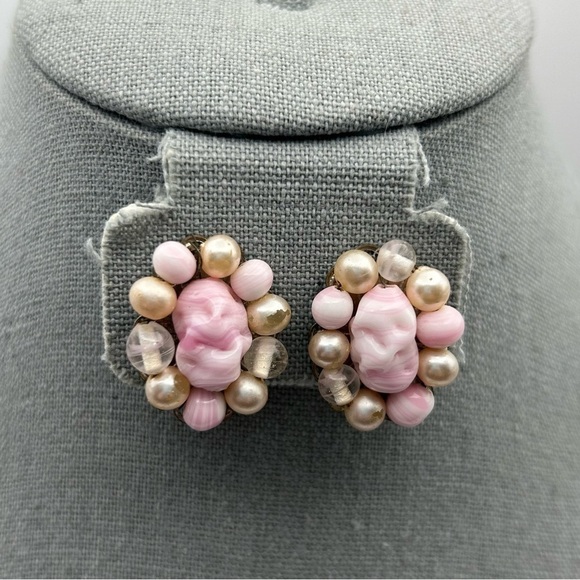 Vintage Oval Pink Faux Marble Beaded Clip On Earrings with Faux Pearls - Picture 2 of 7